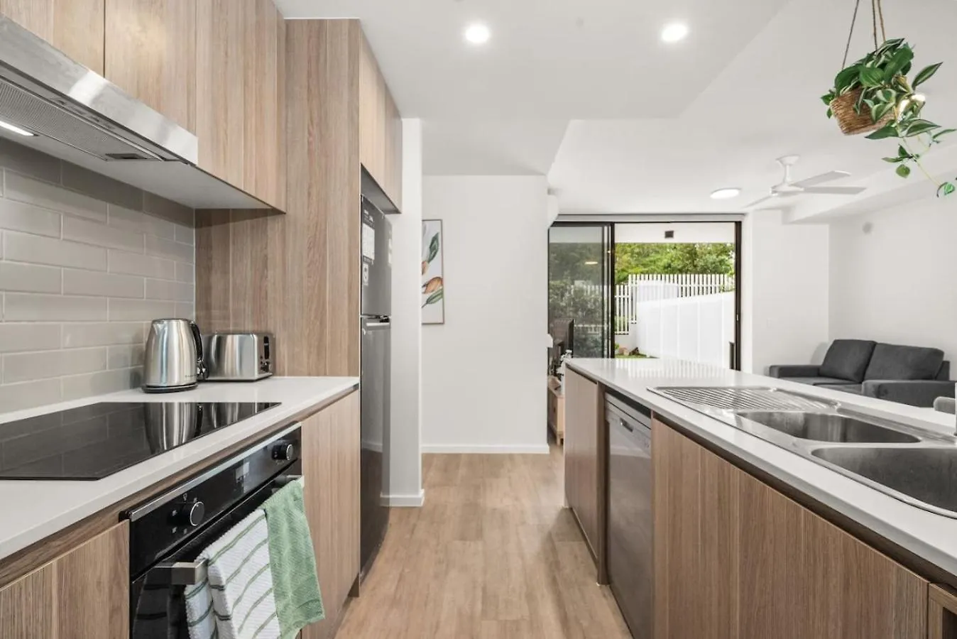 180M Terrace Spacious 2Beds Apt Near Shop And Beach Gold Coast Australia