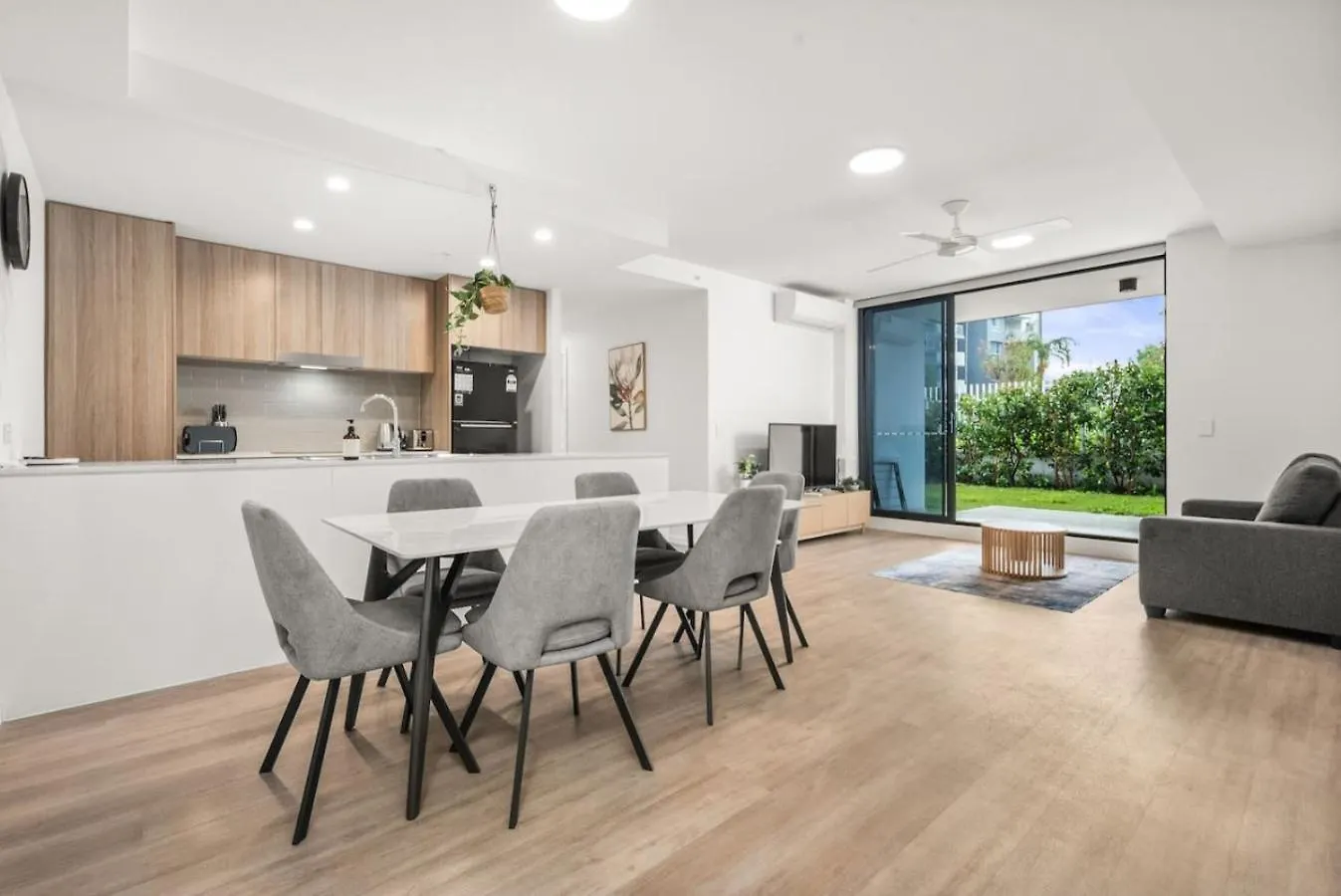 180M Terrace Spacious 2Beds Apt Near Shop And Beach Gold Coast